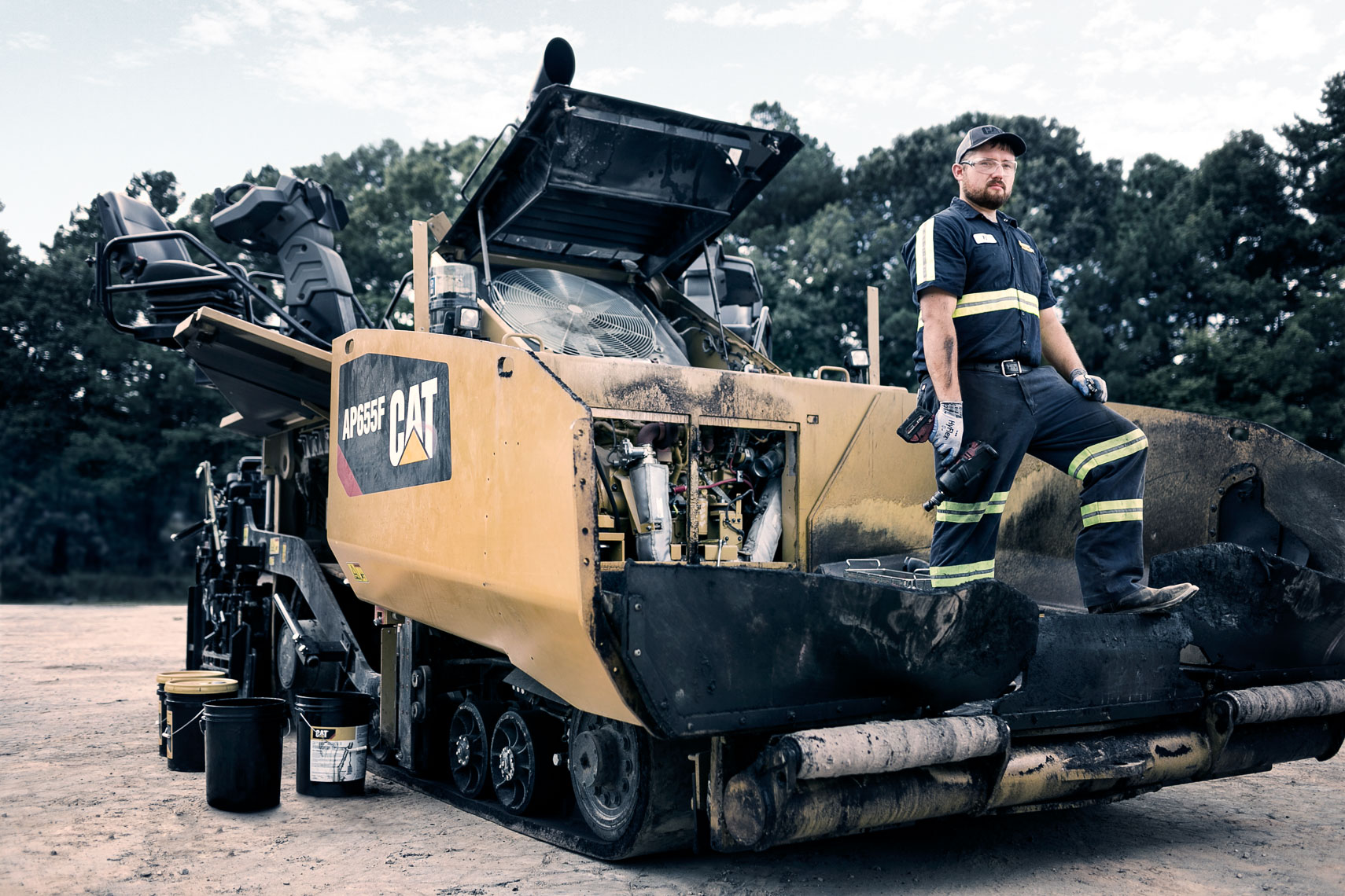 Service_Technicians_for_Gregory_Poole_20190904_photo_by_Justin_Kase_Conder_1052_Retouched_V01_CAT.JPG