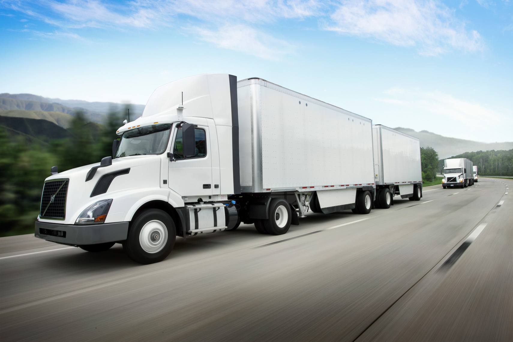 Volvo Trucks and FedEx Successfully Demonstrate Truck Platooning on NC 540 (Triangle Expressway)